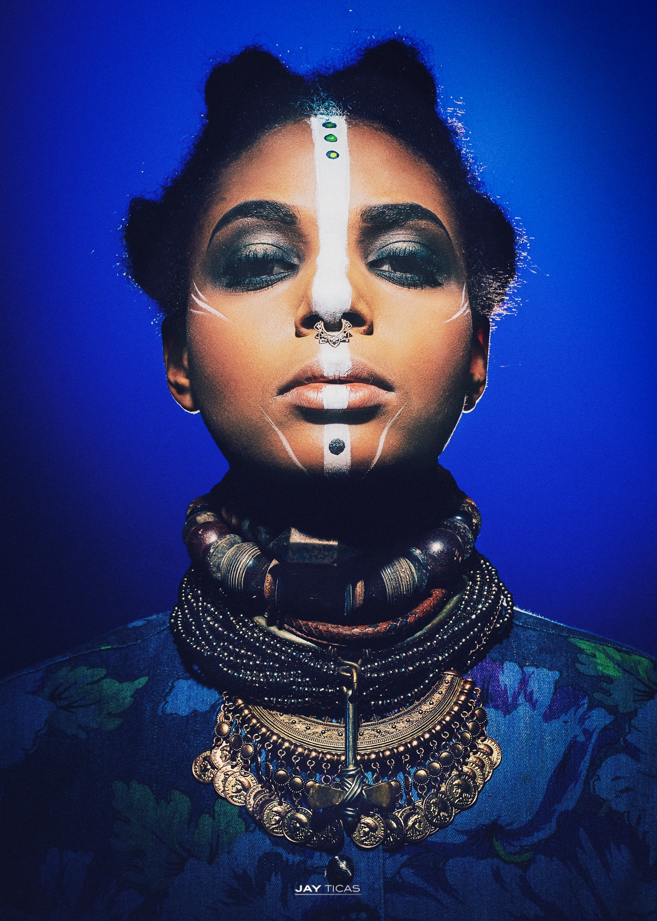 Portrait - Ethnique Photographe © Jay Ticas - Workshop © Nath Sakura - Fashion design © Aurélia Frantz